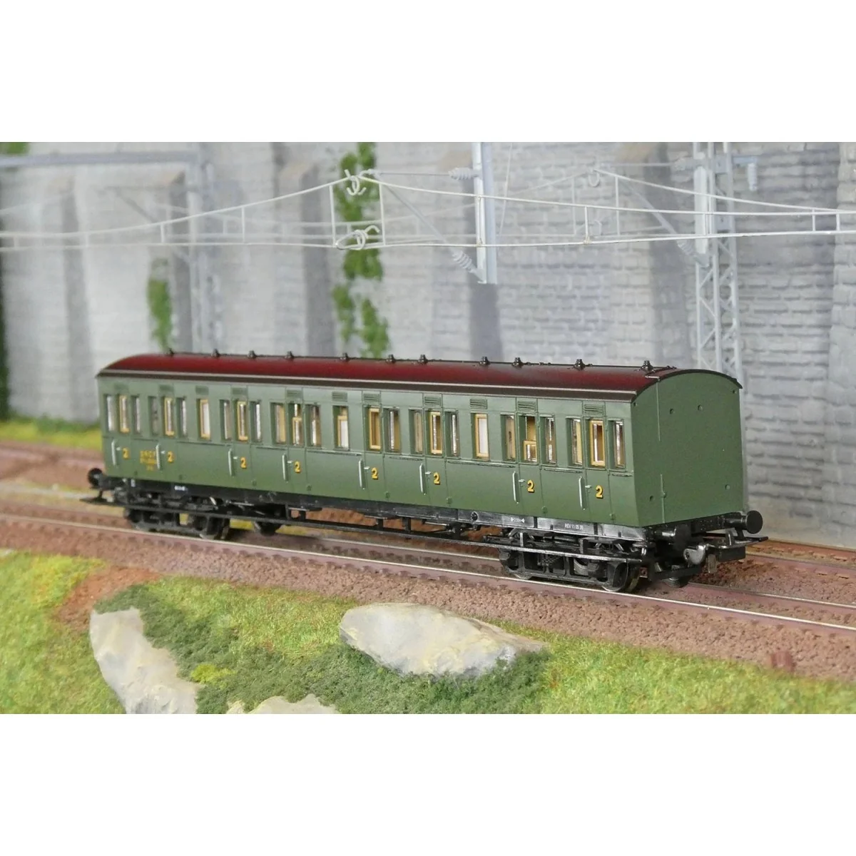 Piko 53339 Second-class compartment passenger car with ladder - Pik...