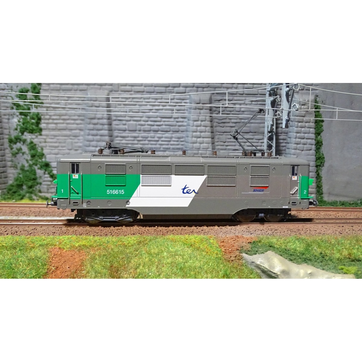 ViTrains 2222 copy of SNCF BB 16500 electric locomotive, Concrete l...