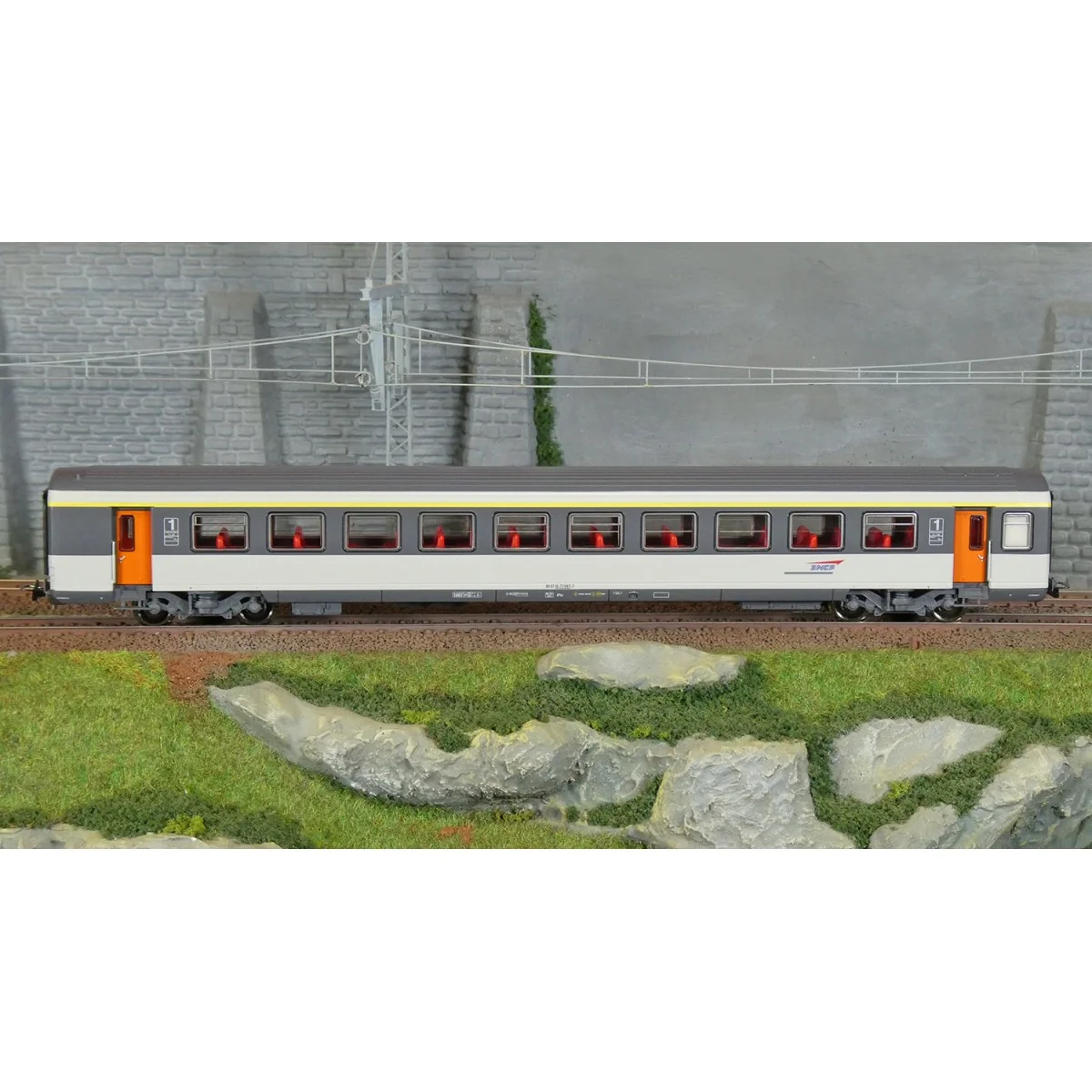 Piko 97138 Voitures voyageurs Corail, 1ère classe, logo casquette, SNCF Piko Piko_97138 - 2 Piko 97138 Voitures voyageurs Corail, 1ère classe, logo casquette, SNCF Piko Piko_97138 - 2