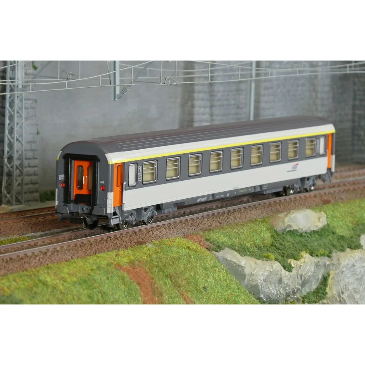 Piko 97140 Corail passenger car, 1st class, cap logo, SNCF