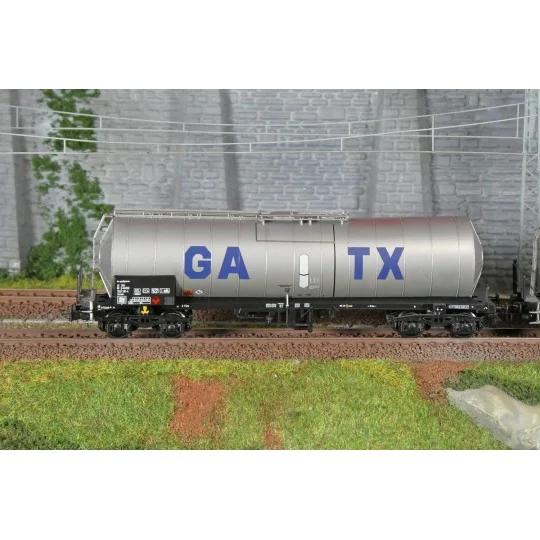 Rivarossi HR6667 Set of 2 bogie tank wagons, light grey, large GATX... HR6667-Rivarossi HR6667 Set of 2 bogie tank wagons, light grey, large GATX logo