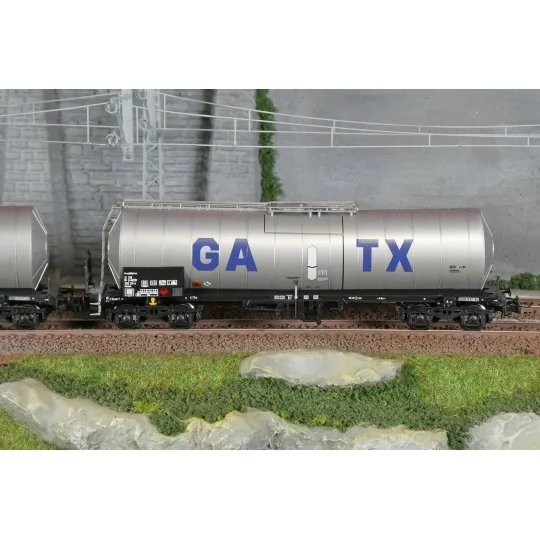 HR6667-Rivarossi HR6667 Set of 2 bogie tank wagons, light grey, large GATX logo