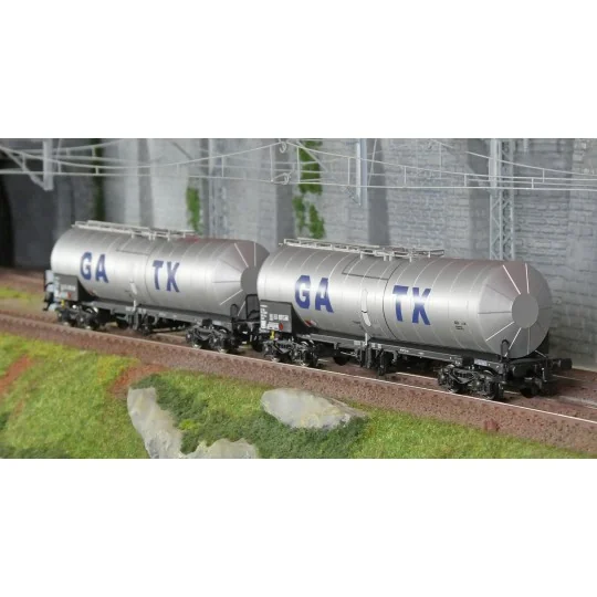 Rivarossi HR6667 Set of 2 bogie tank wagons, light grey, large GATX... HR6667-Rivarossi HR6667 Set of 2 bogie tank wagons, light grey, large GATX logo
