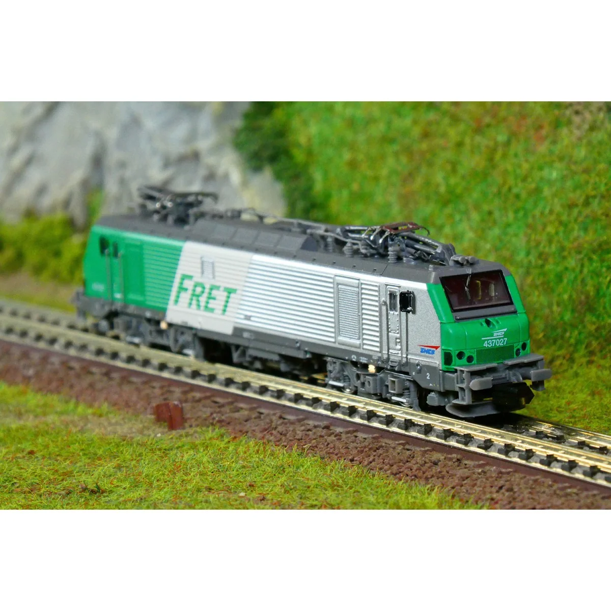 REE Modeles NW300 Electric locomotive BB 37027, SNCF, FRET, cap log...
