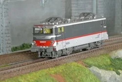 Ree Modeles MB177 Locomotive électrique BB 9284, SNCF, Multiservices, Tours Saint Pierre Ree Modeles MB-177 - 1