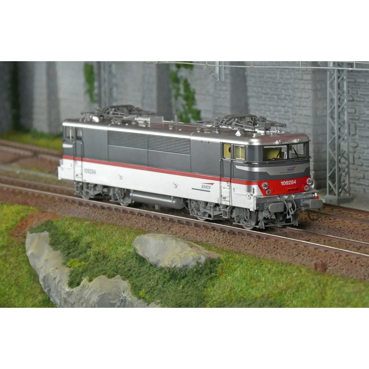 Ree Modeles MB177 BB 9284 electric locomotive, SNCF, Multiservices,...