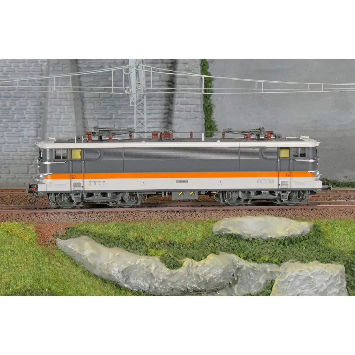 Ree Modeles MB180.S Locomotive électrique BB 16053, SNCF, Corail, réversible, La Chapelle, sonore, panthos motorisés Ree Modeles