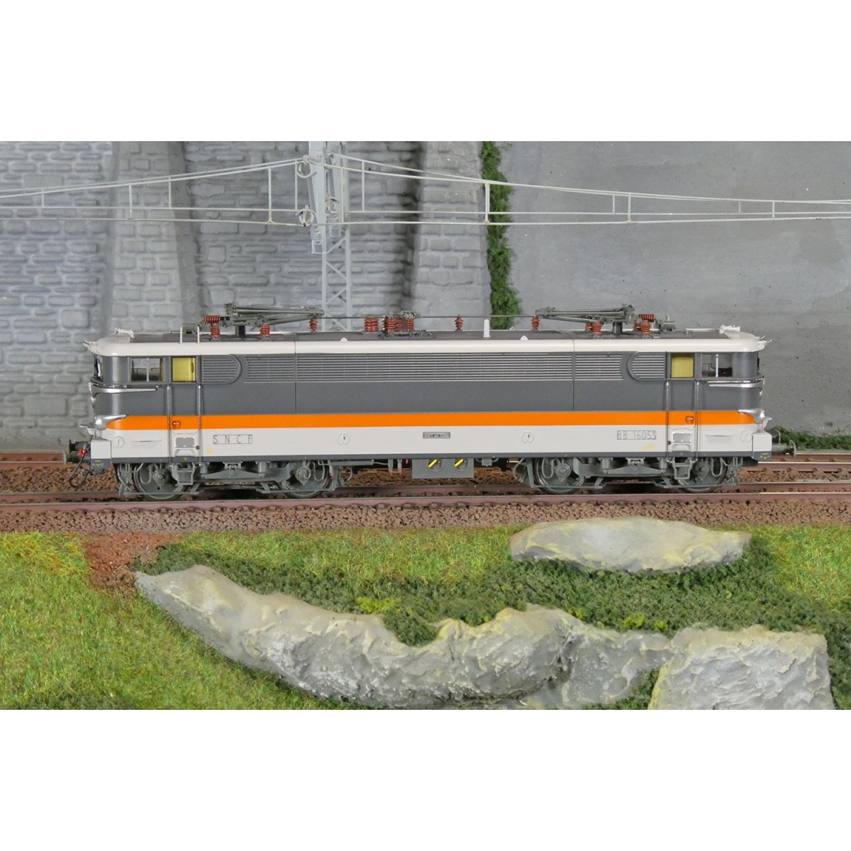 Ree Modeles MB180 Locomotive électrique BB 16053, SNCF, Corail, réversible, La Chapelle Ree Modeles MB-180 - 2