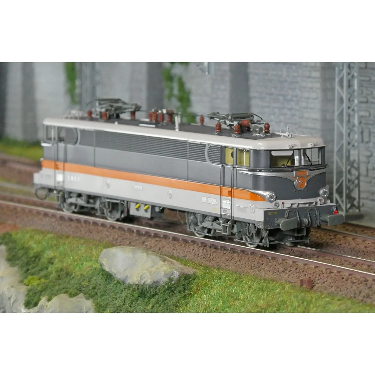 Ree Modeles MB180 BB 16053 electric locomotive, SNCF, Corail, rever...
