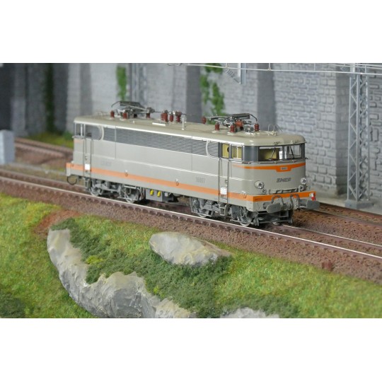 MB-181-Ree Modeles MB181 BB 16007 electric locomotive, SNCF, Concrete, noodle logo, La Chapelle