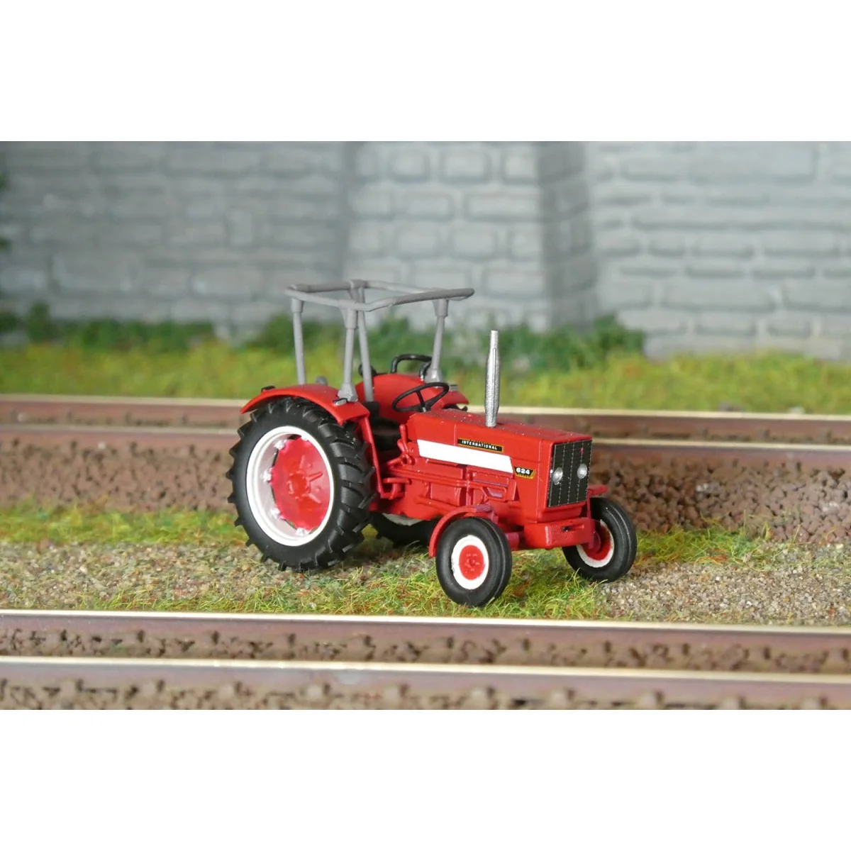 REE Modeles CB178 Tracteur Mc-Cormick INTERNATIONAL HI 624 avec arceau de sécurité Ree Modeles CB-178 - 1