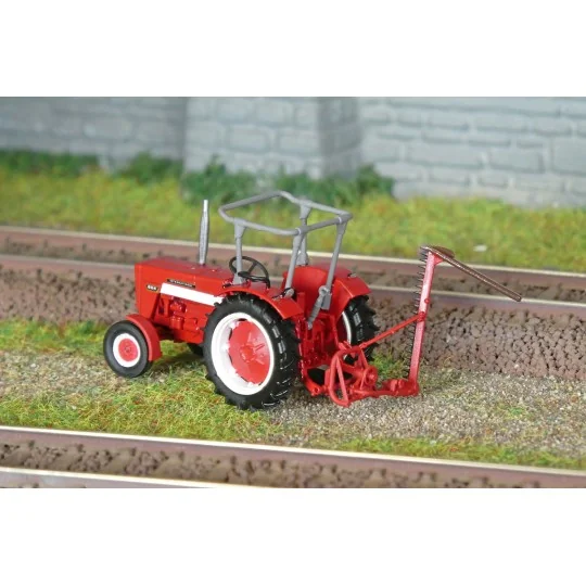 CB-182-REE Modeles CB182 INTERNATIONAL HI 624 Tractor with roll bar + Cutting Blade