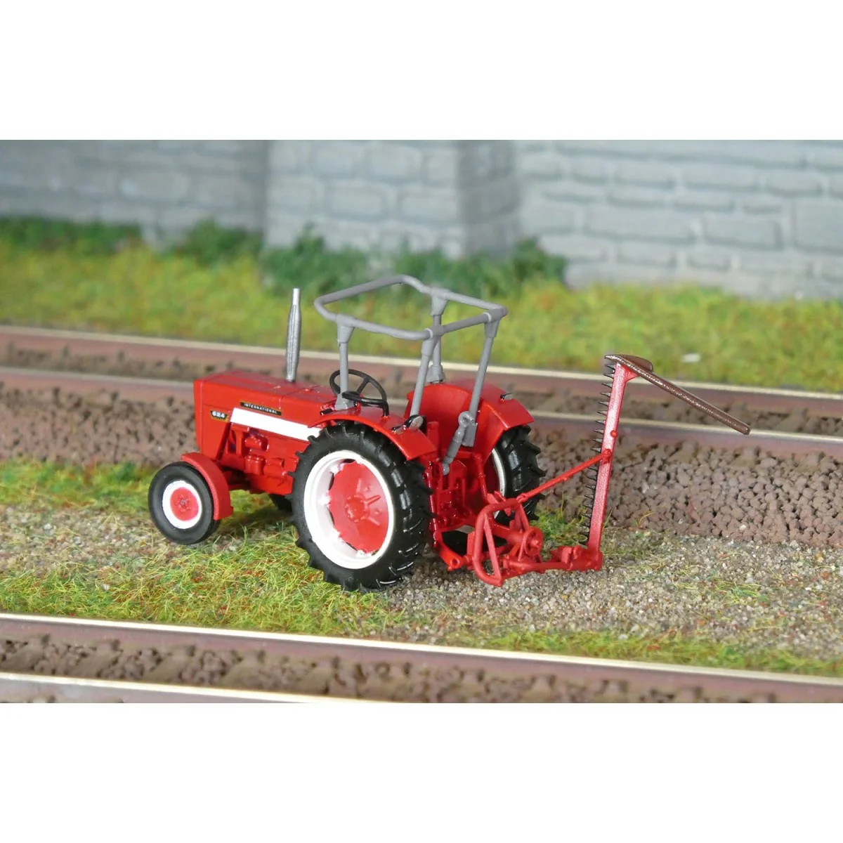 REE Modeles CB182 INTERNATIONAL HI 624 Tractor with roll bar + Cutt...