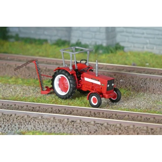 CB-182-REE Modeles CB182 INTERNATIONAL HI 624 Tractor with roll bar + Cutting Blade