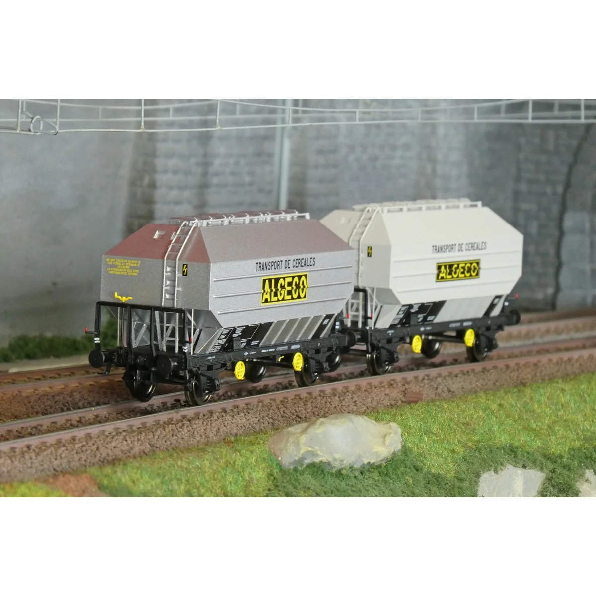 Ree Modeles WB893 Set of 2 grain wagons FRANGECO, SNCF, Algeco, ep....