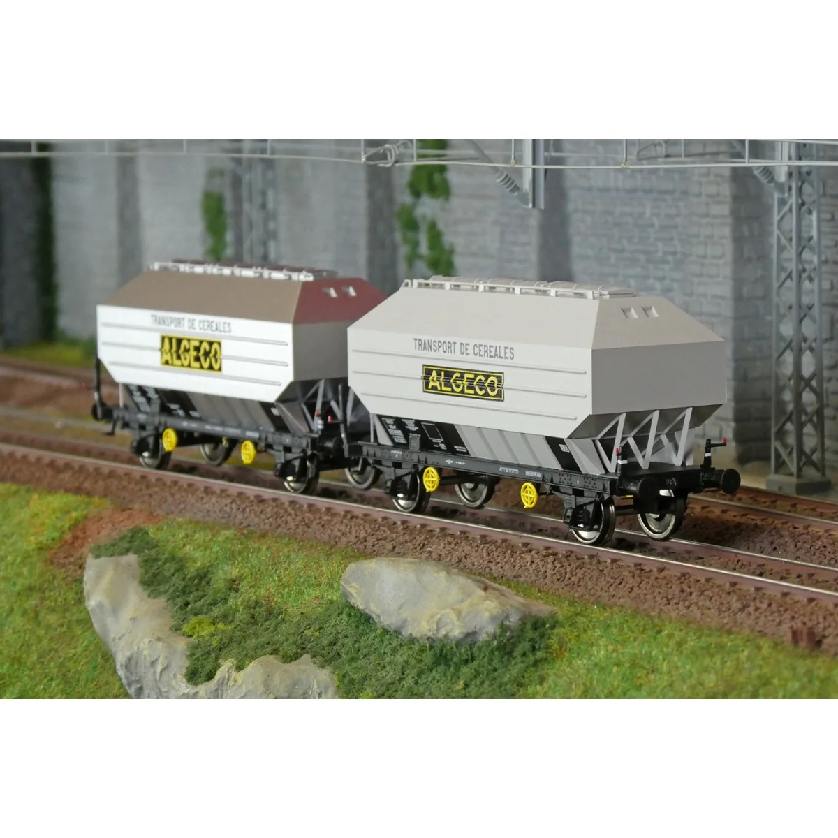 Ree Modeles WB893 Set de 2 wagons céréaliers FRANGECO, SNCF, Algeco, ep. III Ree Modeles WB-893 - 4