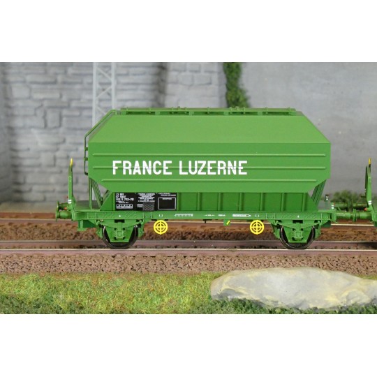 WB-902-Ree Modeles WB902 Set of 2 FRANGECO grain wagons, SNCF, France Luzerne, ep. IV
