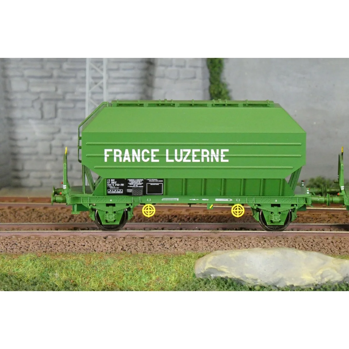 Ree Modeles WB902 Set of 2 FRANGECO grain wagons, SNCF, France Luze... Ree Modeles WB902 Set of 2 FRANGECO grain wagons, SNCF, France Luze...