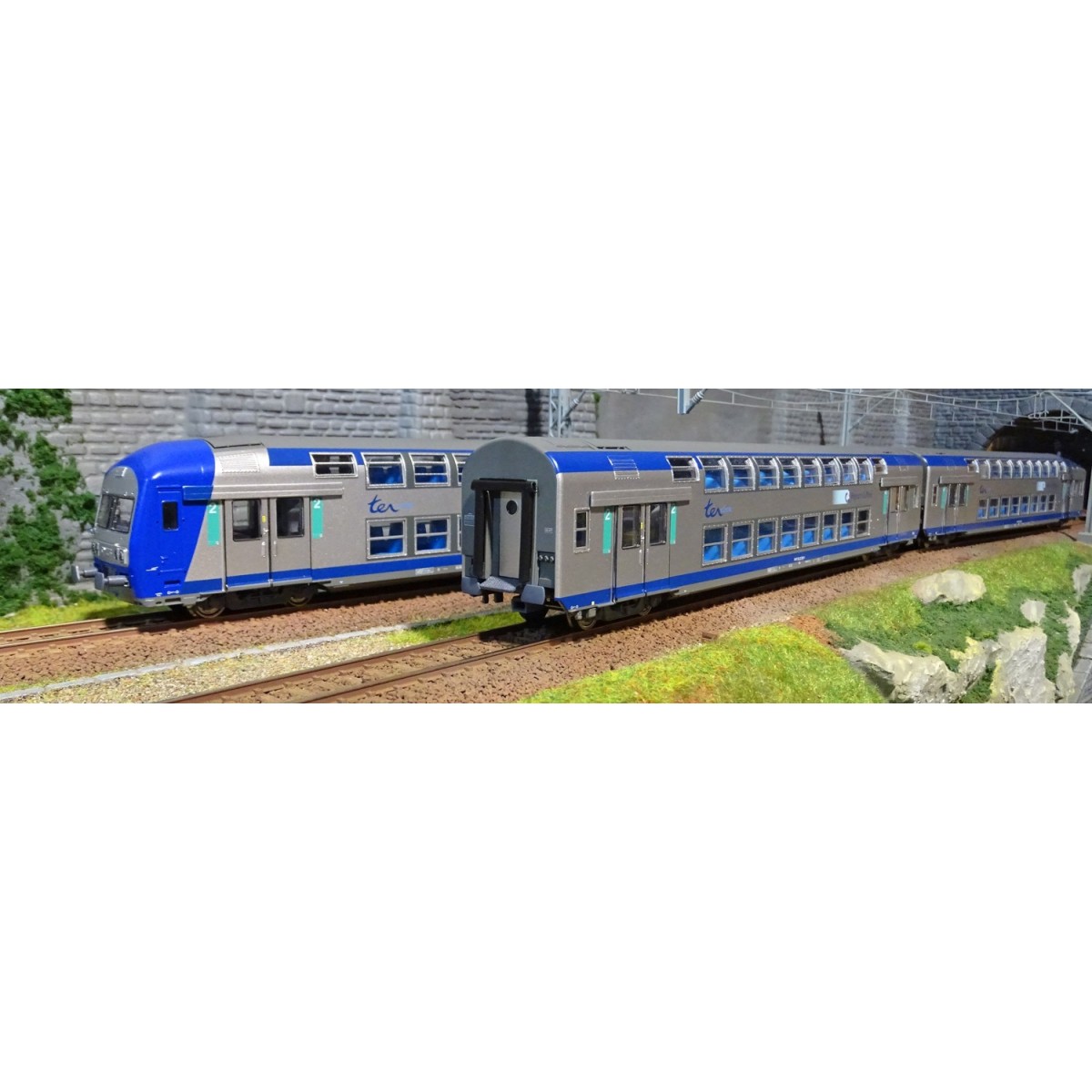 ViTrains 1104L Set of 3 SNCF VO2N passenger cars, TER livery, Centr...