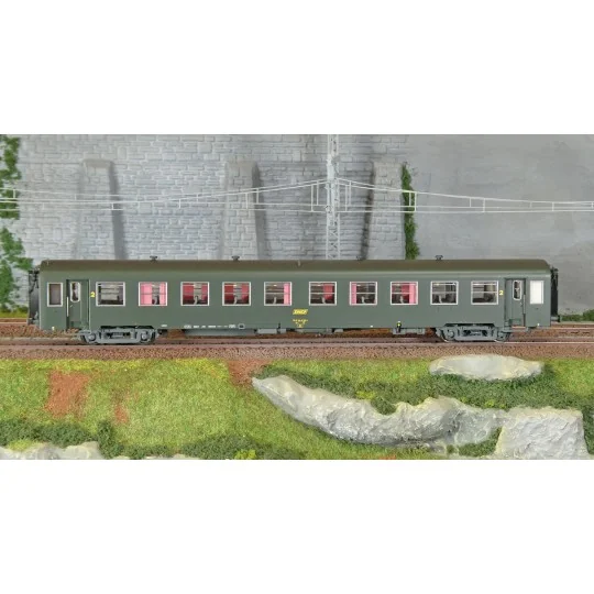 MW_40016-Models Word 40016 Voiture USI courte, SNCF, B10t U60, vert, marquage UIC, logo encadré jaune