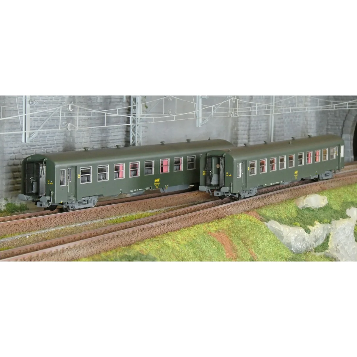 Models Word 40022 Set of 2 short USI coaches, SNCF, B10t U60, green...
