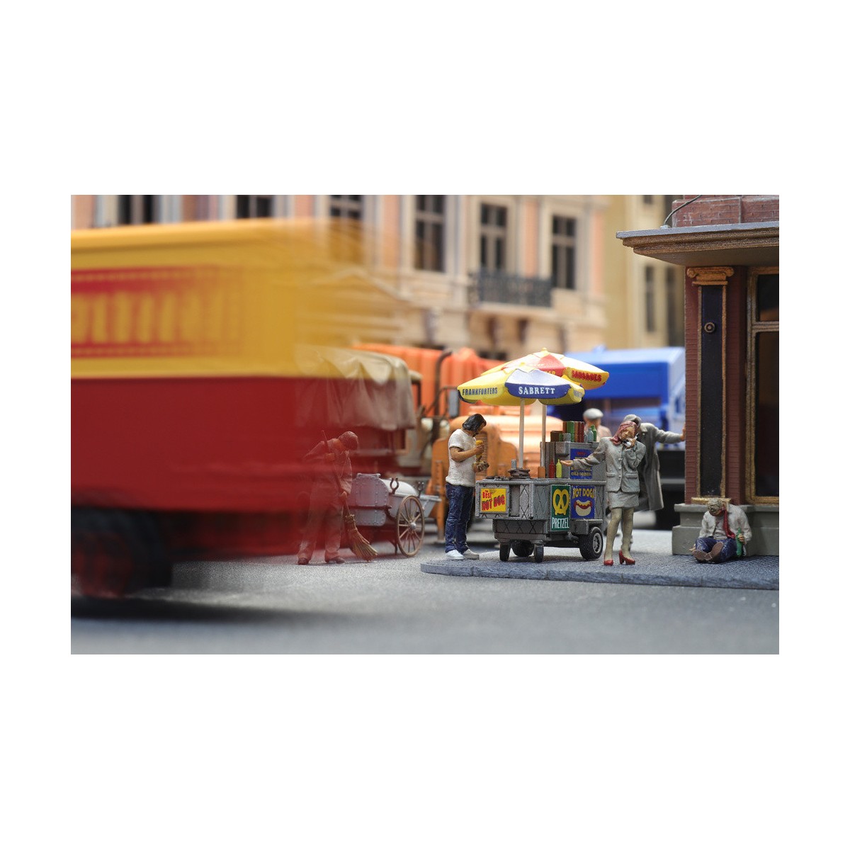 Artitec 387.625 New York Hot Dog Vendor with 2 Figures - Arti_387.625