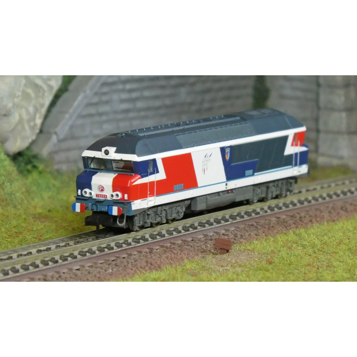 Arnold HNS2652S CC 72030 diesel locomotive, "Tricolore" livery, dig...