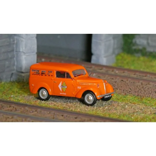 CB-205-Ree Modeles CB205 Voiture Renault Renault Juvaquatre Fourgon tôlé Orange "RENAULT"