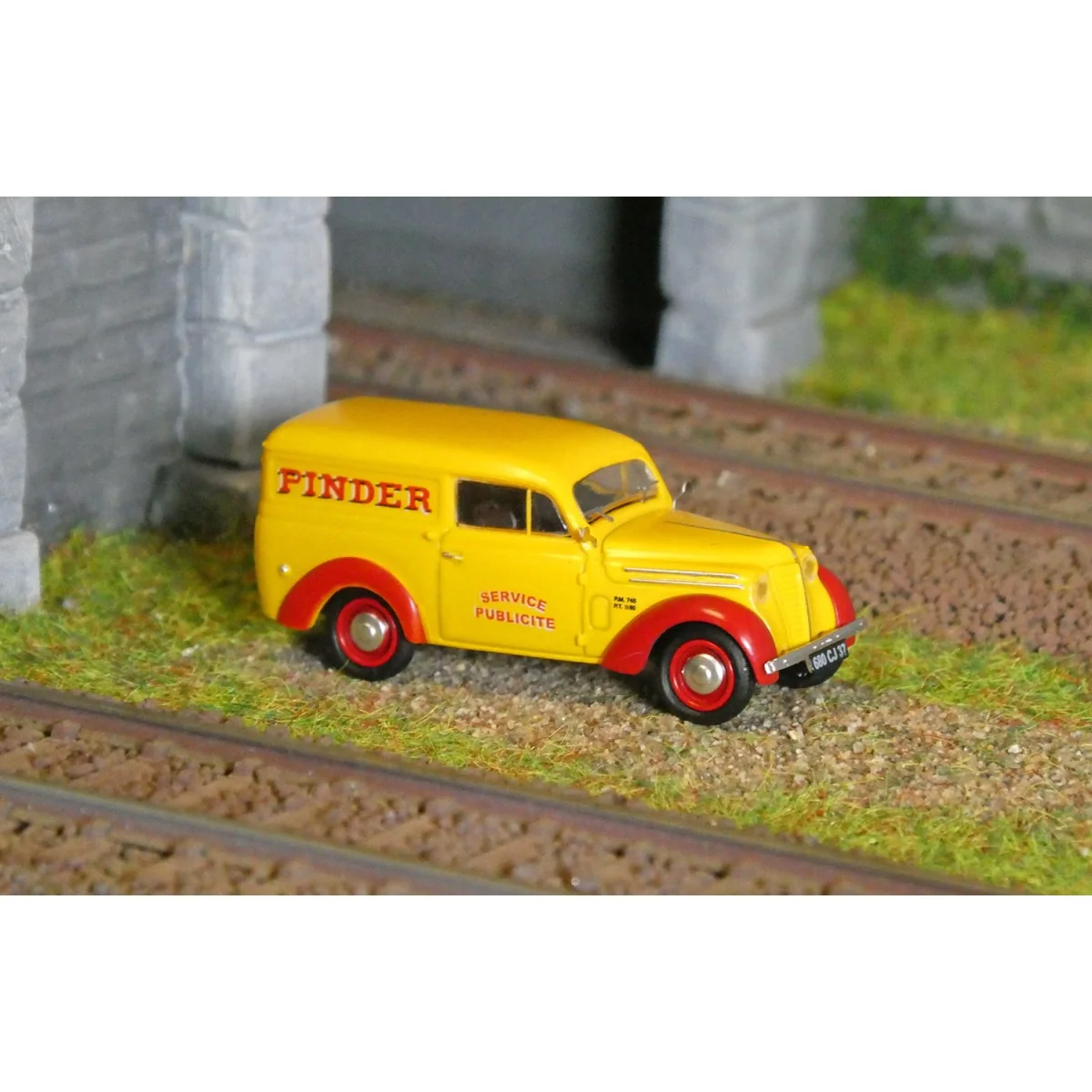 Ree Modeles CB213 Voiture Renault Renault Juvaquatre tôlé "PINDER" Ree Modeles CB-213 - 1