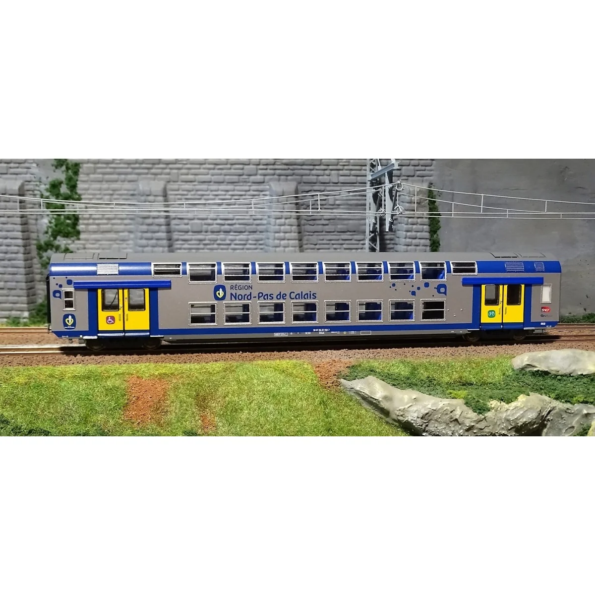 ViTrains 3167L Voiture voyageurs VO2N SNCF, livré Nord Pas de Calais, 2ème classe, Logo carmillon, avec éclairage ViTrains ViTra