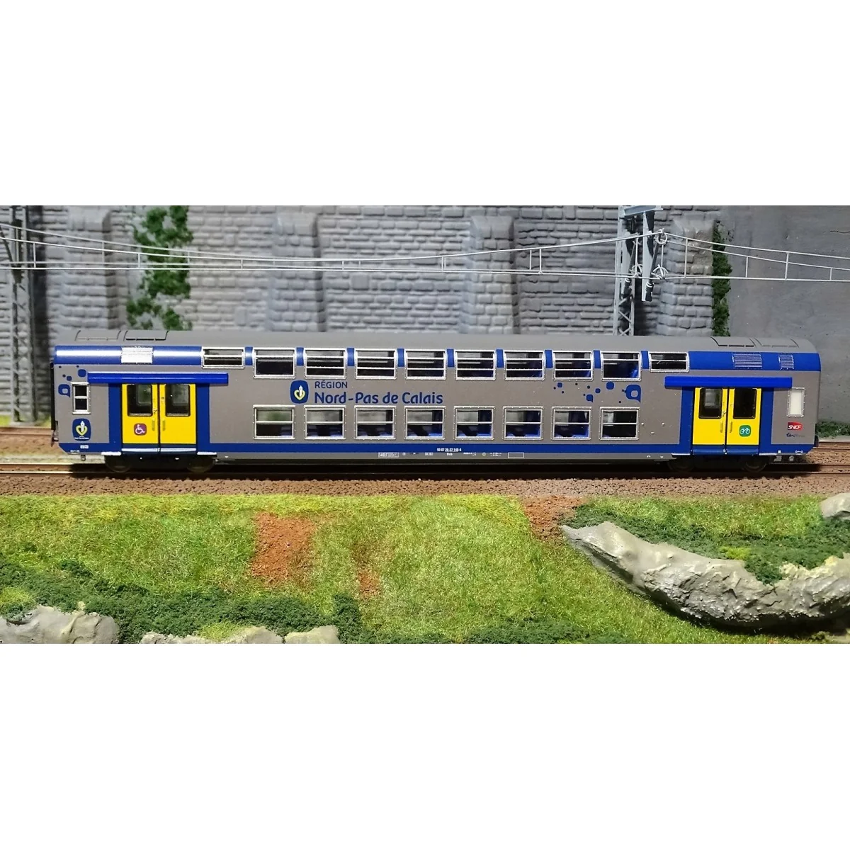 ViTrains 3166L Voiture voyageurs VO2N SNCF, livré Nord Pas de Calais, 1ère classe, Logo carmillon, avec éclairage ViTrains ViTra
