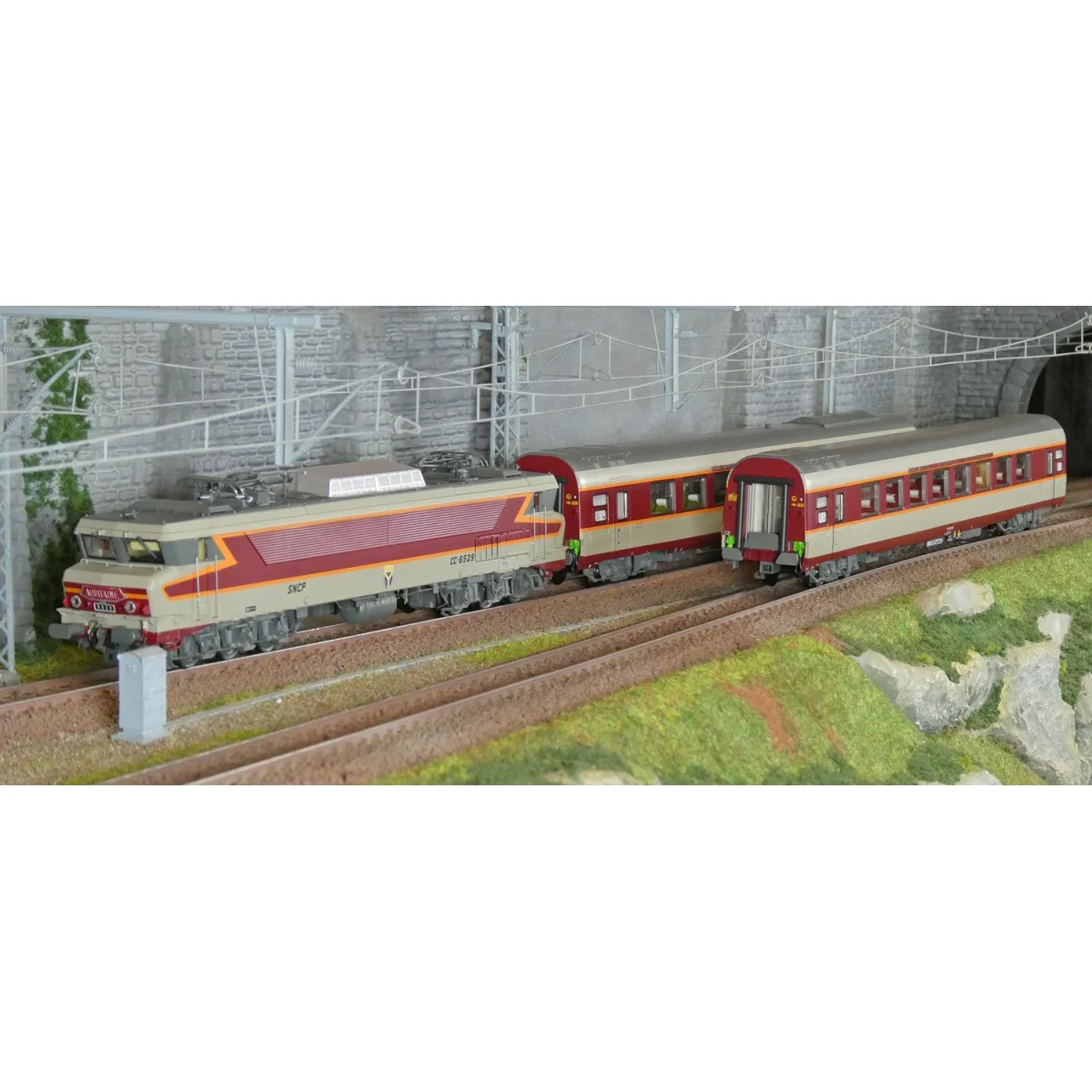 Ls Models 11002 Set Grand Confort Aquitaine Locomotive CC 6529 SNCF + A4Dtux + A8tu, livrée origine, sud-ouest Ls models Lsm_110