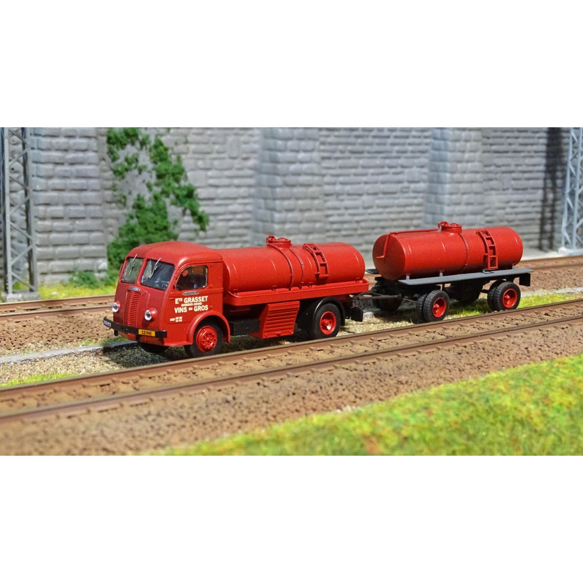 Ree Modeles CB 099 Panhard Movic Truck, Wine Tanker + Trailer "Ets ...
