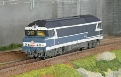 Jouef HJ2622 Locomotive diesel CC 72084, SNCF, livrée bleue, logo Carmillon Jouef HJ2622 - 1