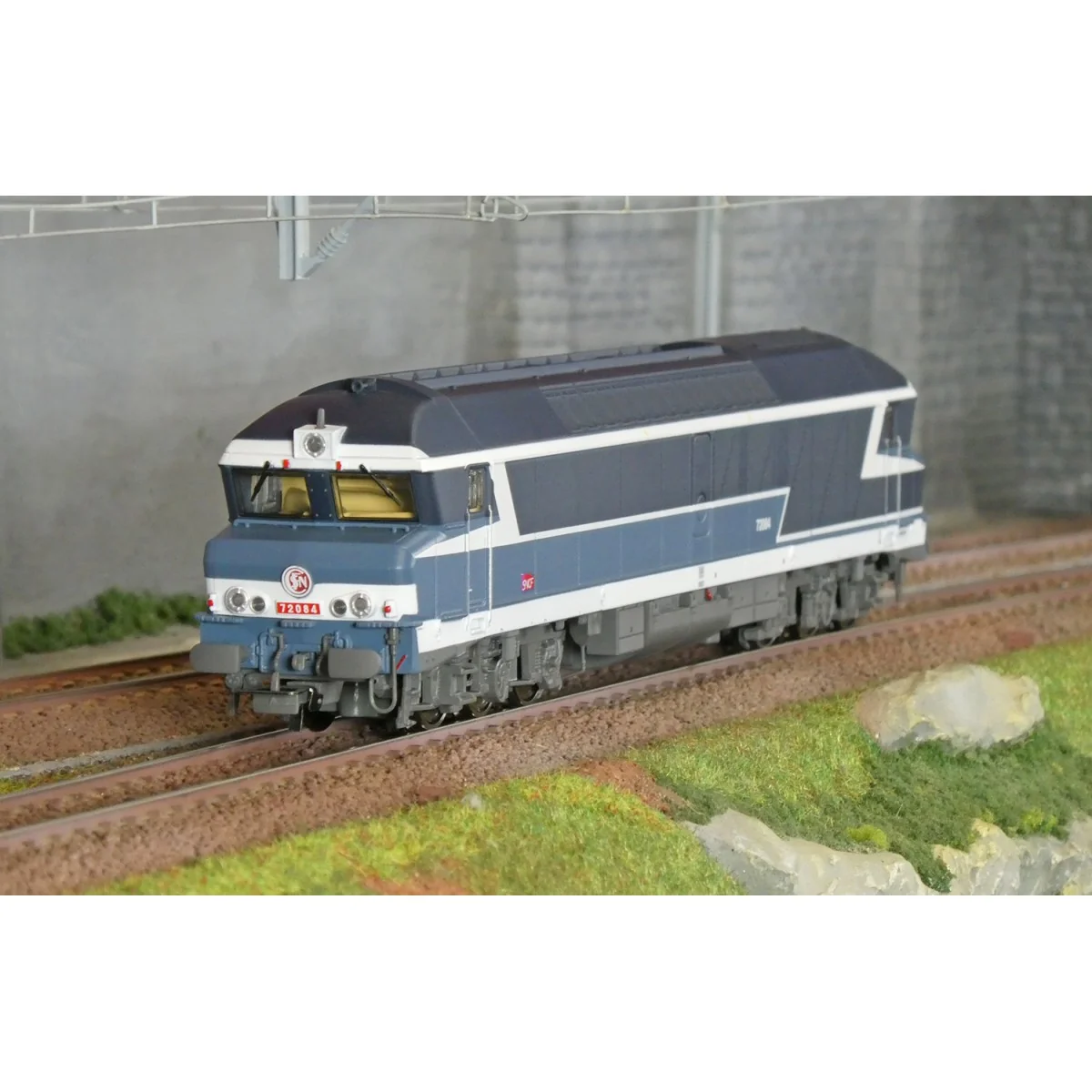 Jouef HJ2622 Locomotive diesel CC 72084, SNCF, livrée bleue, logo Carmillon Jouef HJ2622 - 1