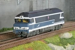Jouef HJ2621 Locomotive diesel CC 72056, La Bourboule, SNCF, livrée bleue, logo Casquette Jouef HJ2621 - 1