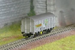 Arnold HN6678 Wagon couvert à essieux, Type G4, parois Permaplex, SNCF, JOUEF Trains, N - 1/160 Arnold HN6678 - 1