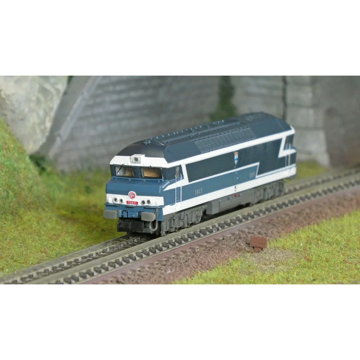 Arnold HN2651S Locomotive diesel CC 72071, livrée bleue origine, Marseille, digitale sonore, N 1/160 Arnold HN2651S - 1