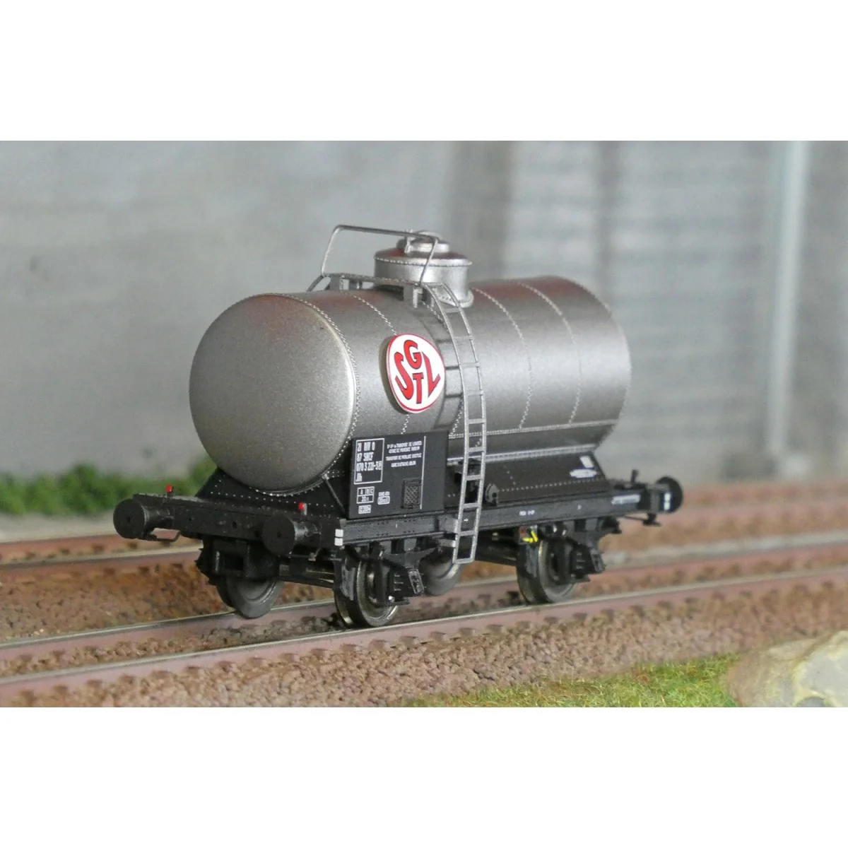LS Models 30454 OCEM tank wagon, without gangway, grey, SGTL, SNCF LS Models 30454 OCEM tank wagon, without gangway, grey, SGTL, SNCF