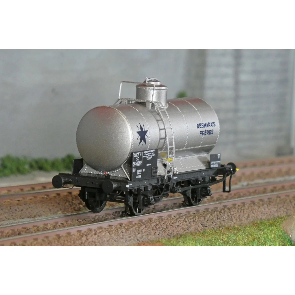 Ls Models 30455 OCEM tank wagon, without gangway, grey, DESMARAIS F... Ls Models 30455 OCEM tank wagon, without gangway, grey, DESMARAIS F...