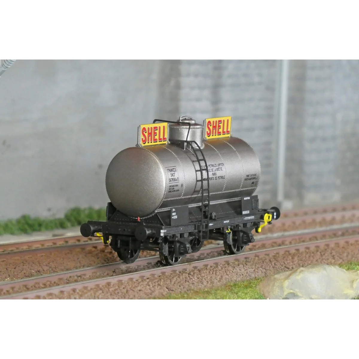 LS Models 30457 OCEM tank wagon, without walkway, grey, SHELL, SNCF LS Models 30457 OCEM tank wagon, without walkway, grey, SHELL, SNCF