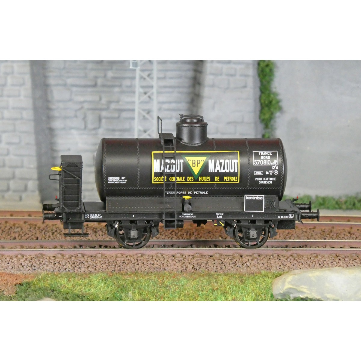 LS Models 30458 OCEM Tank Wagon, Guardhouse, Black, BP Fuel Oil, SN...