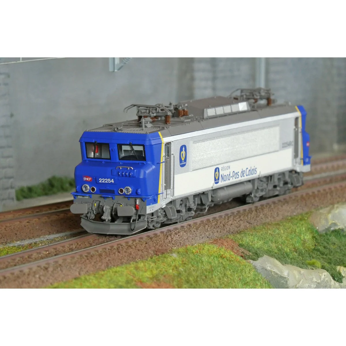 LS Models 10441 SNCF BB 22254RC electric locomotive, Nord-Pas-de-Ca...
