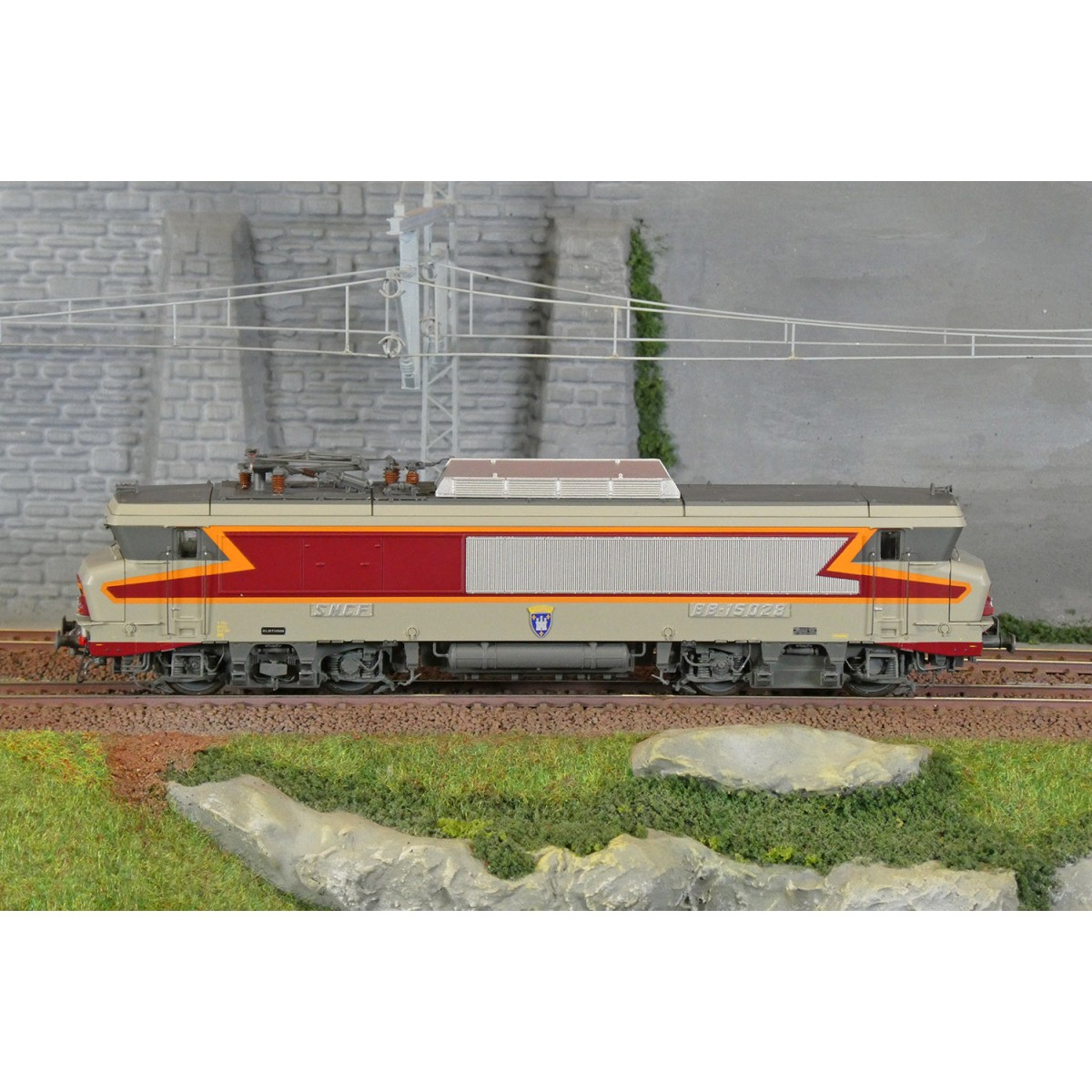LS Models 10480S SNCF BB 15028 Electric Locomotive, Arzens Concrete...