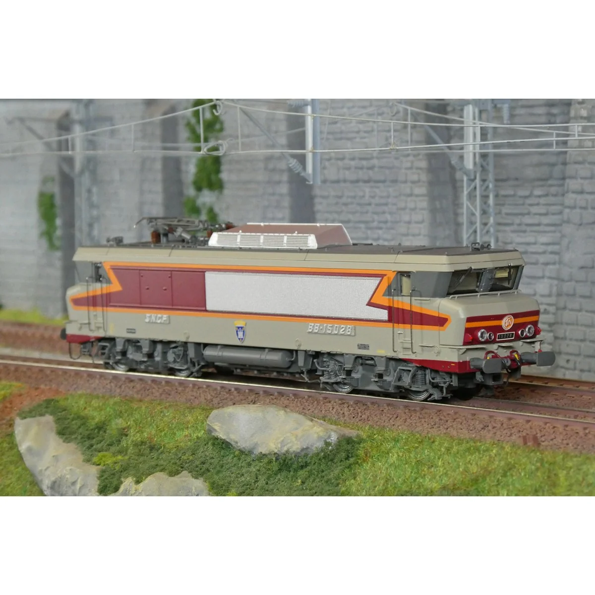 LS Models 10480S SNCF BB 15028 Electric Locomotive, Arzens Concrete... LS Models 10480S SNCF BB 15028 Electric Locomotive, Arzens Concrete...