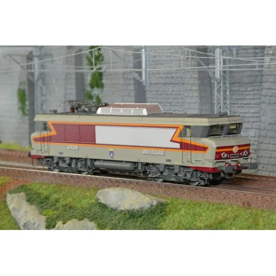 LSM_10480-Ls Models 10480 Locomotive électrique BB 15028 SNCF, Béton Arzens, Blason VILLIERS-LE-BEL, Strasbourg