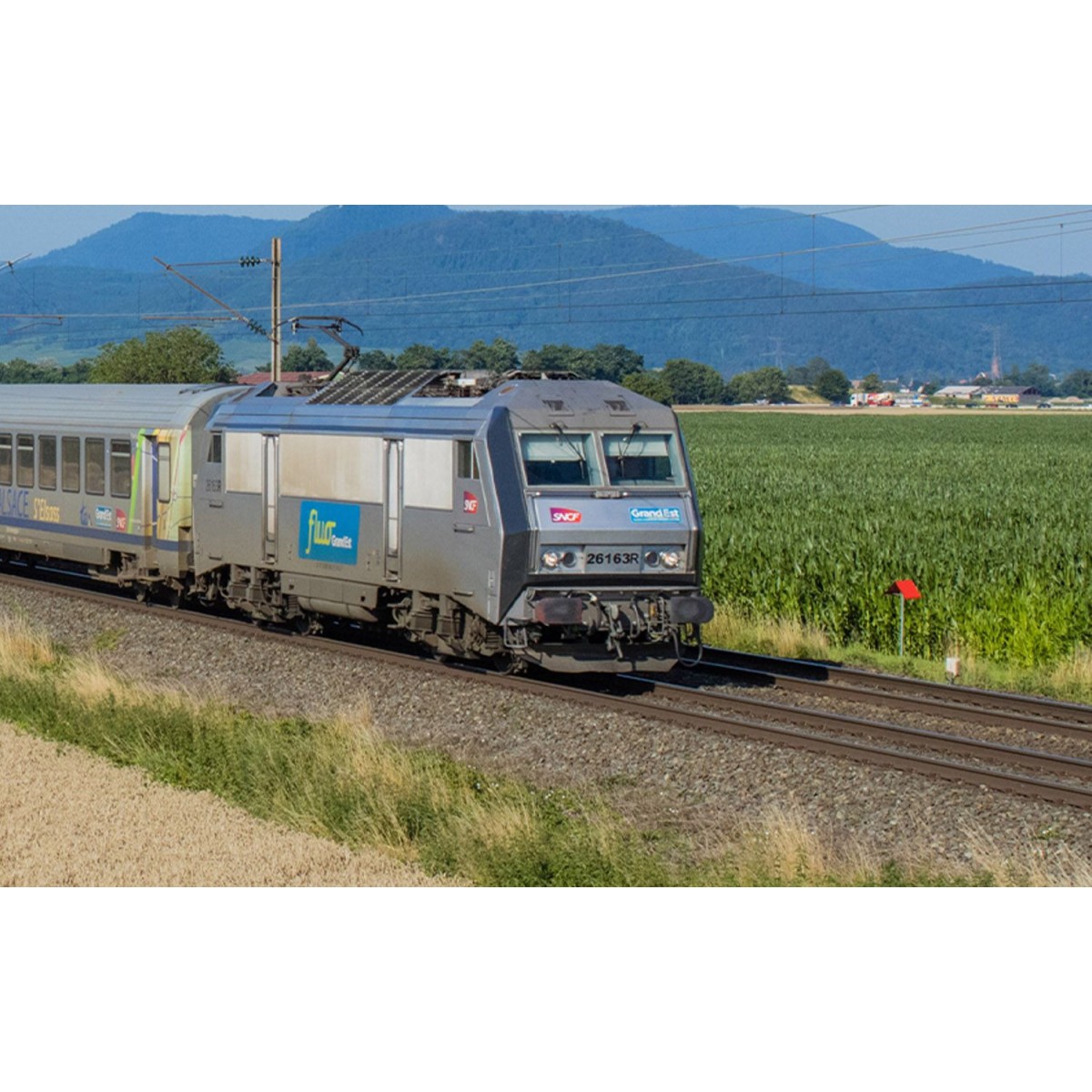 Jouef HJ2470S Locomotive électrique BB 26163R, SNCF, livrée fluo Grand Est, logo Carmillon, digitale sonore Jouef HJ2470S - 1