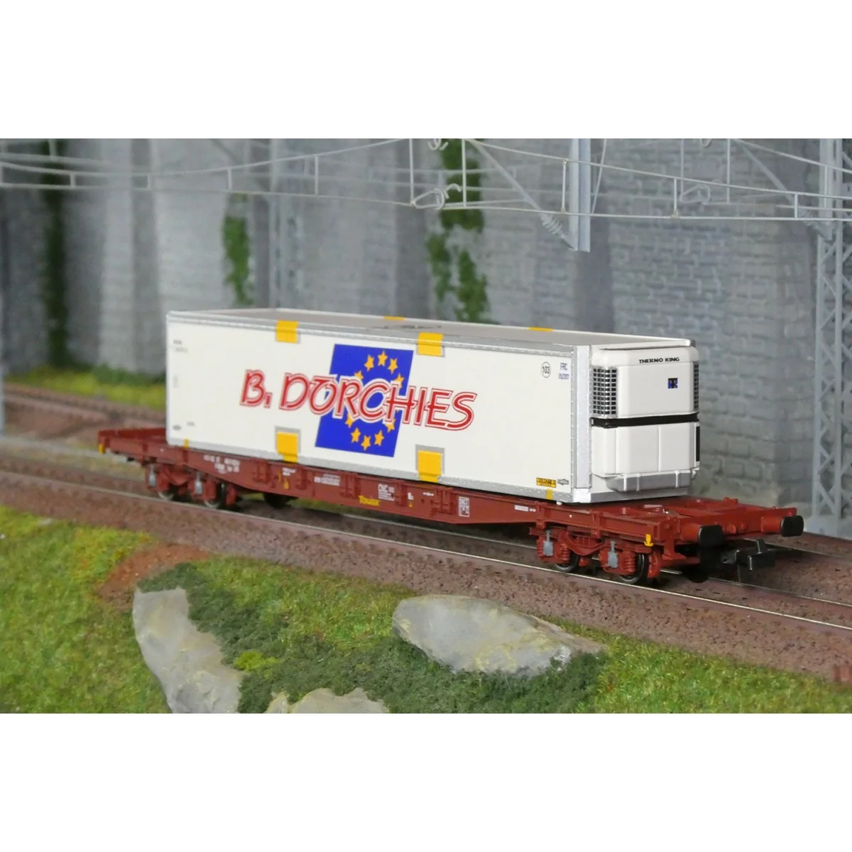 Jouef HJ6279 S70 bogie container wagon, TOUAX, loaded with swap bod... Jouef HJ6279 S70 bogie container wagon, TOUAX, loaded with swap bod...