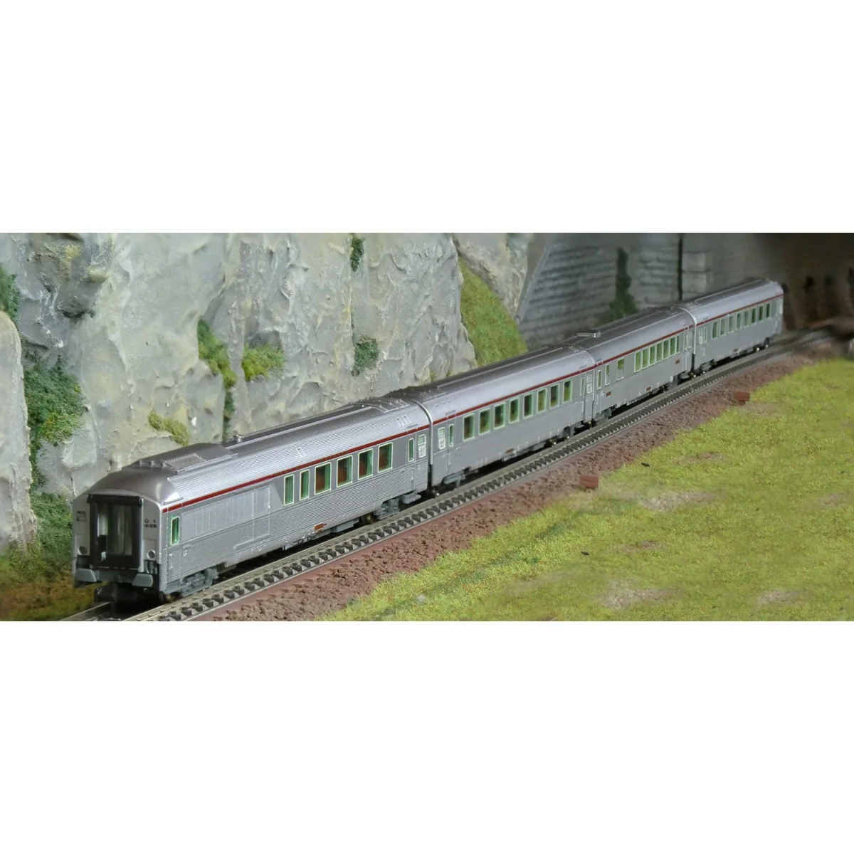 Arnold HN4499 Set de 4 voitures voyageurs Mistral 69, TEE, Vru + A8tux2 + AD4tux "Jules Verne", N - 1/160 Arnold HN4499 - 1