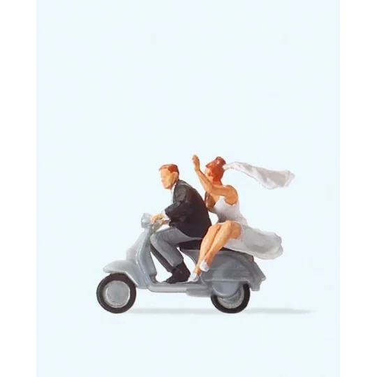Preiser_28150-Preiser 28150 figures, Bride and groom couple on Vespa